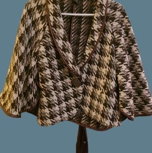 *NWOT Vertigo Paris Houndstooth check Capelet